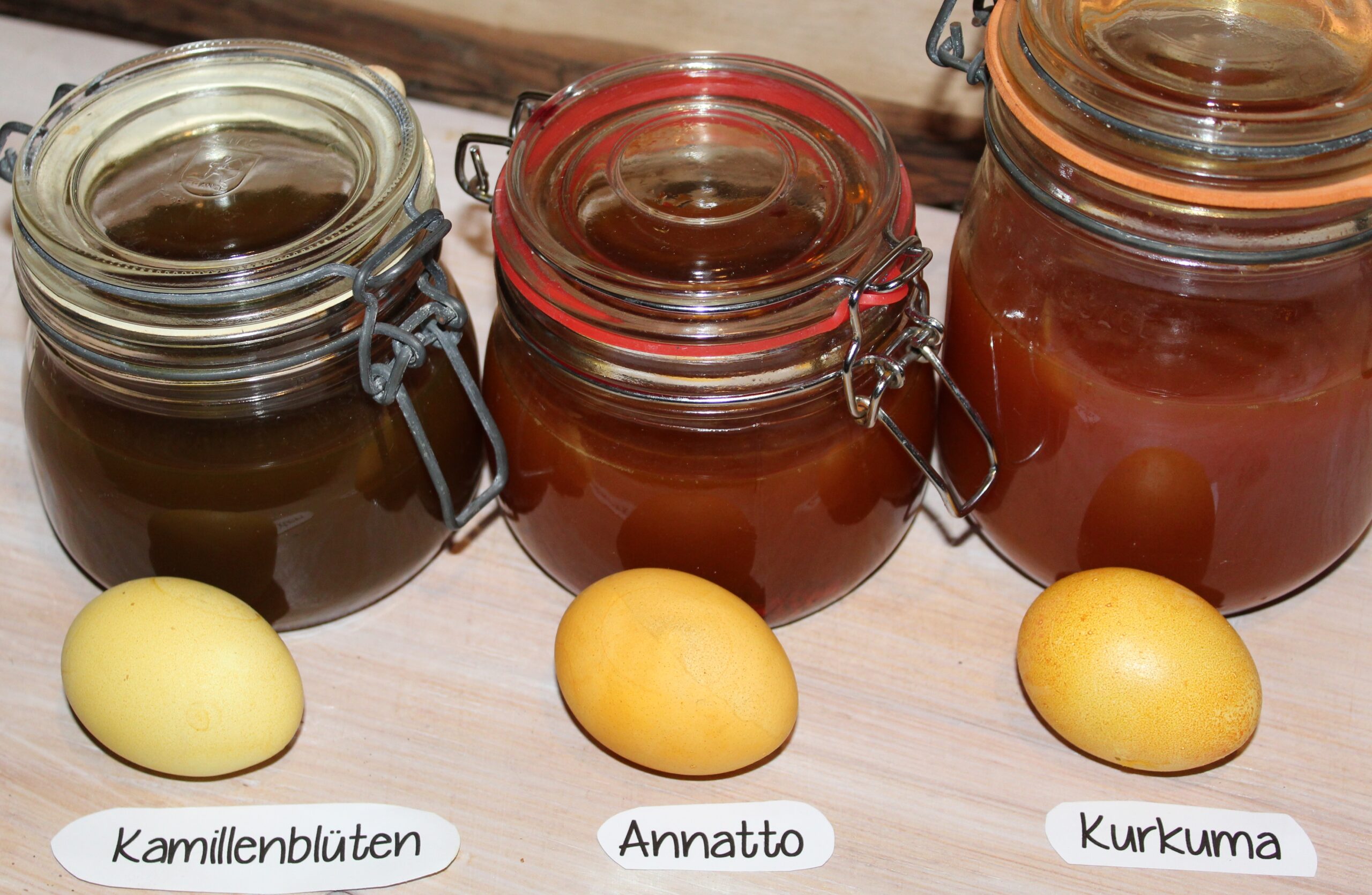 gelbe Farbe für Ostereier
